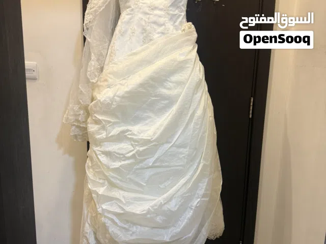 فستان زفاف اوف وايت