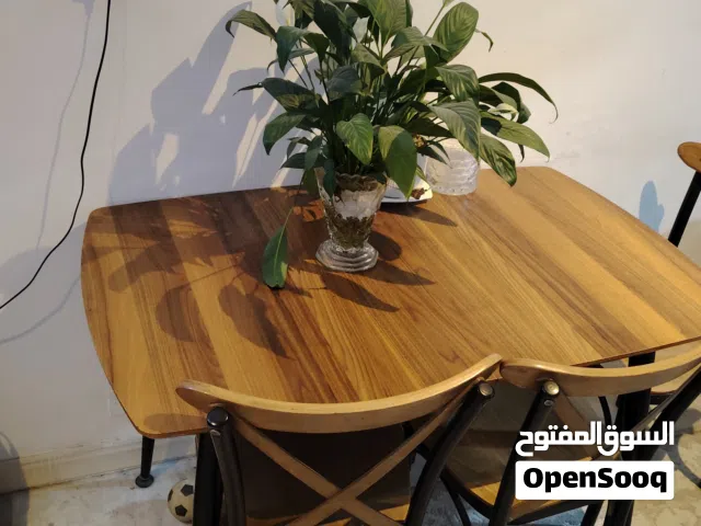 طاولة طعام قابلة للتكبير مع مقاعد