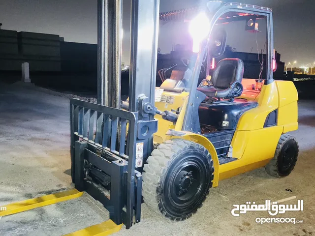 رافعة كتر بلر للبيع نظيفة كلشي بيها شغال  مديل 2014