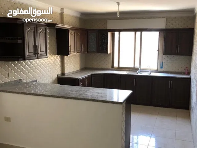 شقة مميزة ولقطة بالياسمين 157 م 3 نوم و 3 حمامات معيشة صالون ومطبخ راكب وبلكونة بس ب 55 الف دينار