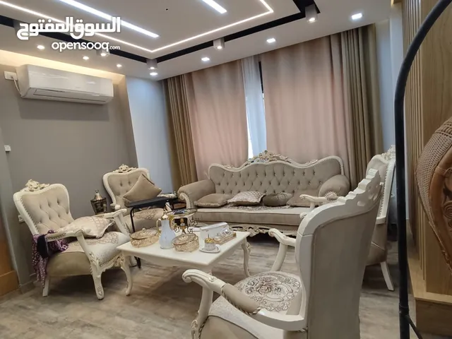 للايجار شقه مفروشه البيره خلف خلف بكدار قرب شارع القدس ومشتل قلقيليه