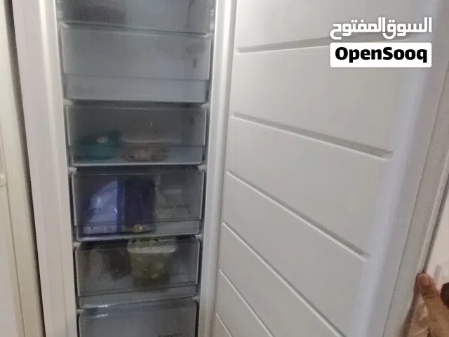مجمدة عمودية