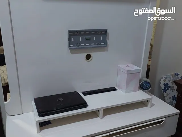 Used TV Stand for sell - طاولة تلفزيون مستعملة للبيع
