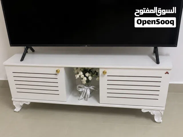 طاولة تلفزيون مودرن للبيع