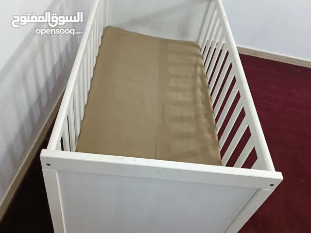 Baby cot/crib with Mattress, blanket and cover sheet