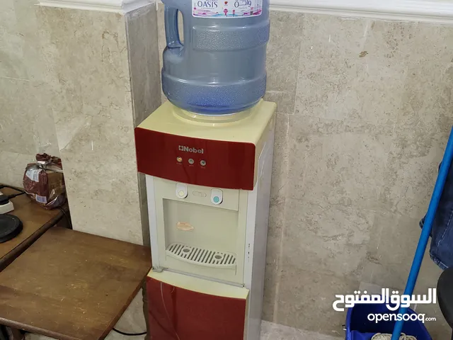 كولر ماء مع تلاجه صغيره بالاسفل طباخ كهربائي