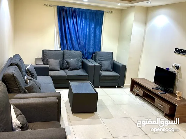 شقة غرفة وصالة مفروشة فرش راقي (بدون شيكات) بغلا بجوار وكالة لينكو مطلة علي شارع السلطان قابوس