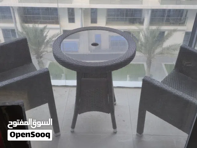 طاولة مع كرسي عدد 2