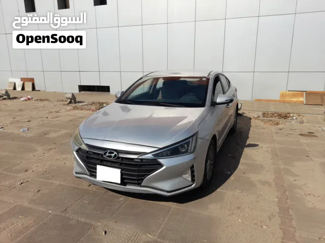 2019 هيونداي النترا Standard