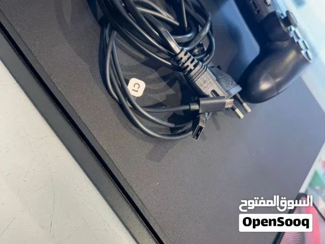 جهاز مستعمل بلايستيشن 4 سليم وواحد فات. نظيف جدا واستعمال اوروبي. السعة في 1 تيرا و 500 قيقا بايت.