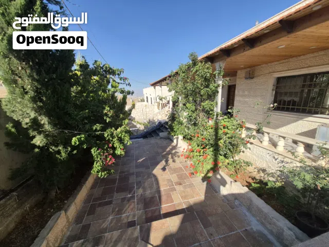262 m2 3 Bedrooms Townhouse for Sale in Zarqa Graiba