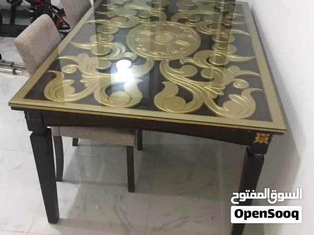 طاولة طعام كبير تكفي 6اشخاص
