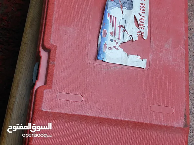 معدات وعدد ورشه سيارات منها برستة سمكرة ومثقاب تزجة وماكينة لحام وعدد هوائية وونش زرافة وصاروخ وغيره
