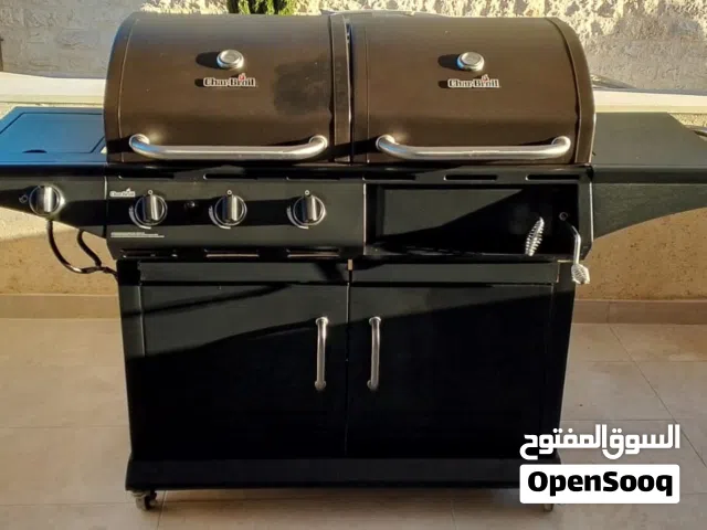 للبيع منقل فحم وغاز كومبو صناعة أمريكية بحالة جيدة جدا استخدام بسيط ماركة Char-Broil