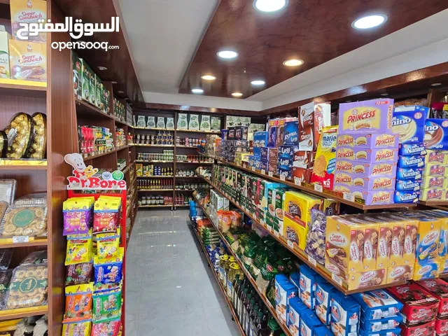 سوبر ماركت. وملحمة مكسرات للبيع الشارقة المجاز على الشارع طابقين مساحة الطابق الاول 100الطابق ا