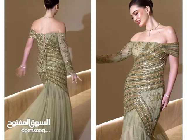 ملبوس لبسه وحدة مصممه الفستان OVE مقاس S_M سعر الشراء 4000 سعر البيع 3500 رقم التواصل
