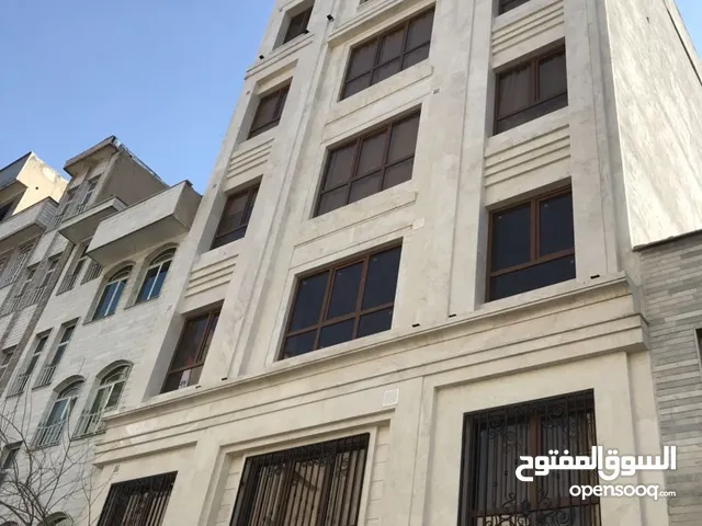 بيت على الشارع الرئيسي المؤدي لمقبرة الانكليز.