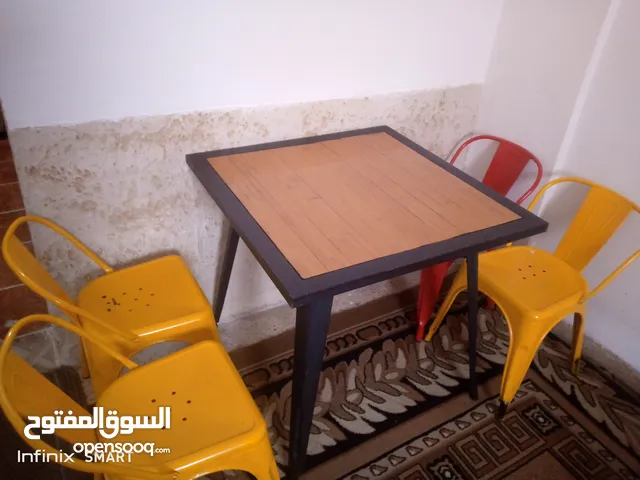 طاوله ممتازه حديد مع 4كراسي حديد بحاله ممتازه للبيع الحاله ممتازه ممتازه ممتازه ممتازه متتازه