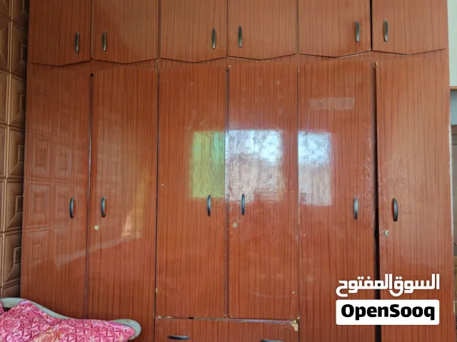 خزانة ملابس تفصيل متينة للبيع، بحالة ممتازة وسعر مغرٍ.