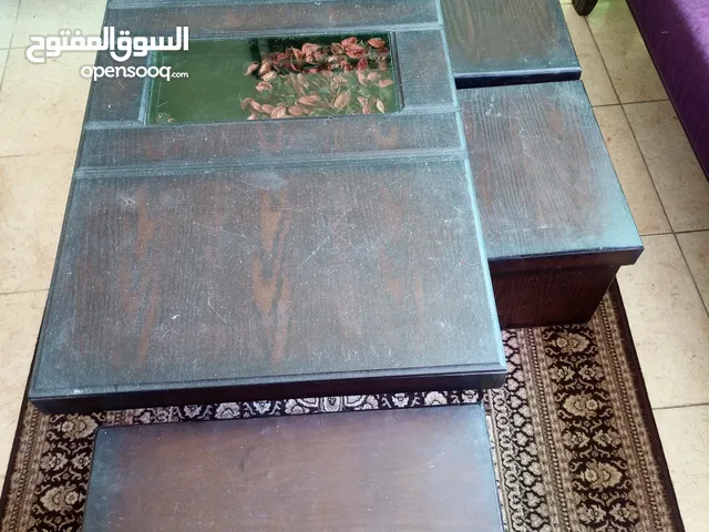 طاولة خشب وسطية