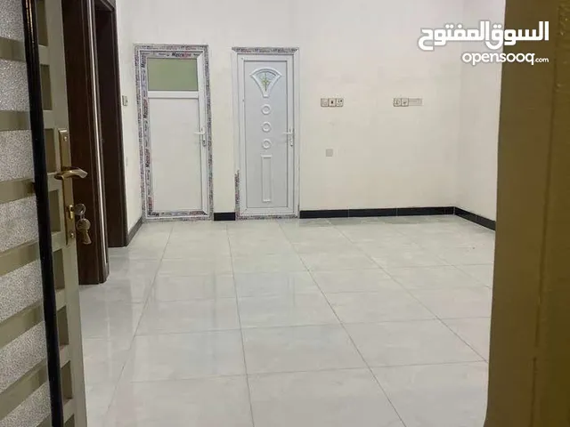 150 m2 2 Bedrooms Apartments for Rent in Basra Manawi Lajim