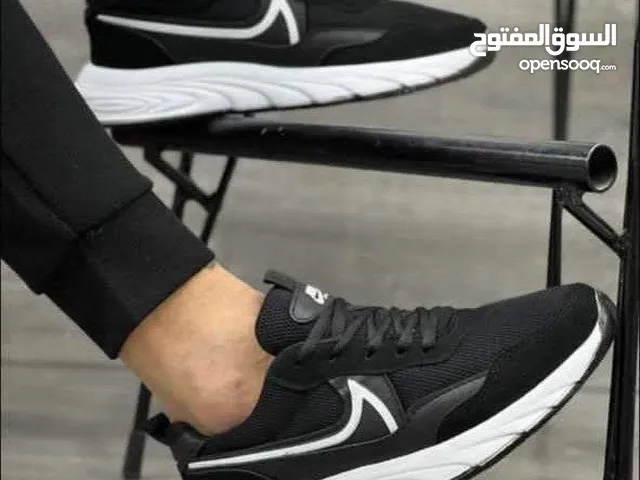 Nike first   موديلات الفخامة والموضة  Size 40/4  متاح ضمن سلطنة