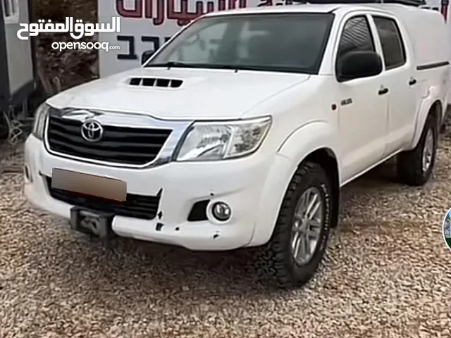 سيارةً تويوتا فحص ممتاز فحص نضيف