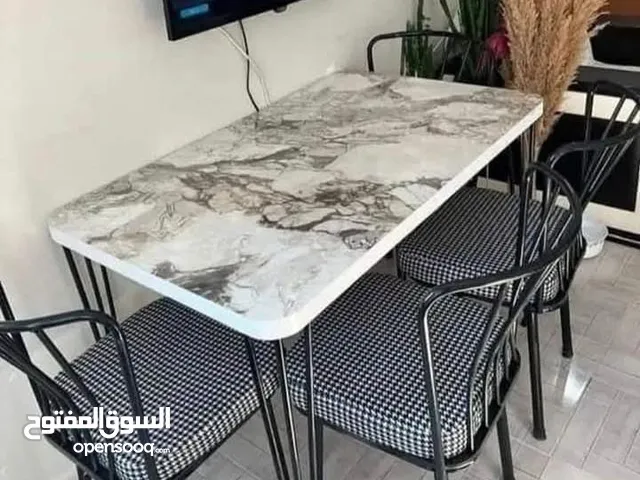 ميز طعام تركي إستعمال قليل