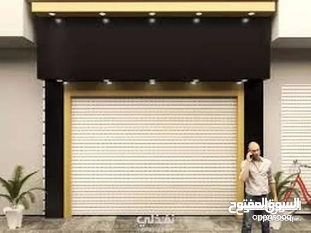 صالة مساحتها 220 متر مربع دورين حسب مواصفات الوكالات واجهة 7 متر ارتفاع 3.60 متر