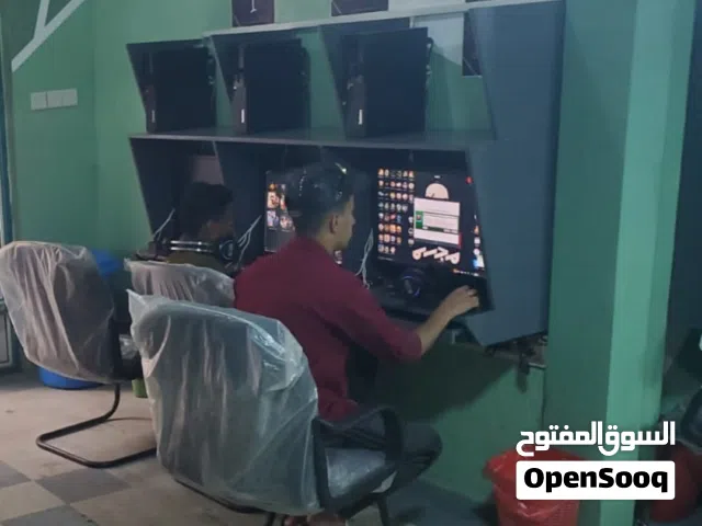 طاولات أجهزة كمبيوتر