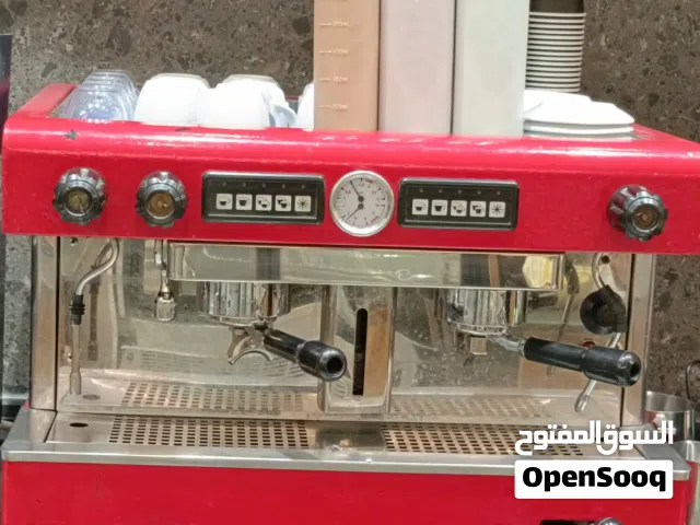 ماكنة اسبريسو للبيع مع مطحنتها الماكينة بحالة جيدة إلى ممتازة  من ماركة فافوريتا  رأسين