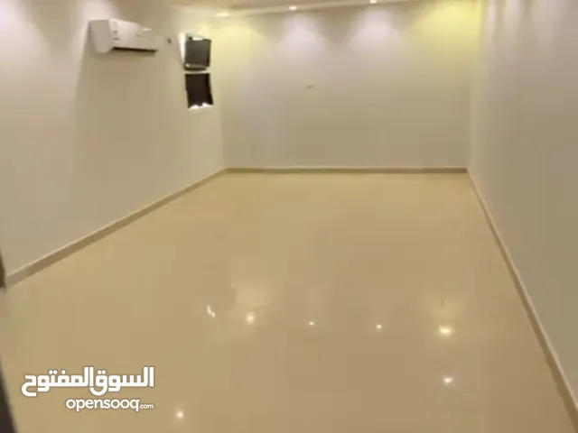 شقه صغيره جيدة  للايجار الرياض حي الازدهار