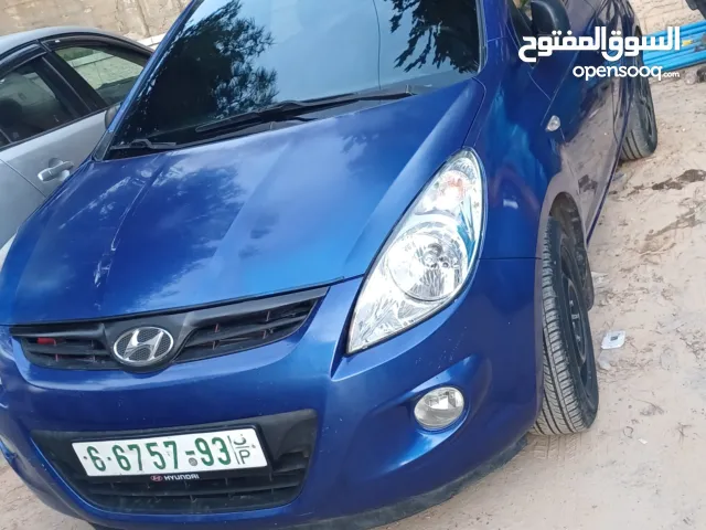 هيونداي i20 2011 للبيع كاش  اصل خصوصي ماشية 220000 الف كيلو
