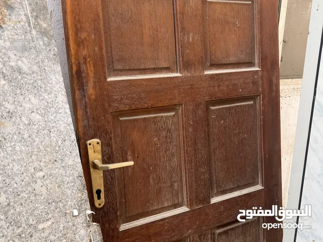 للبيع باب جميل مع الفريم