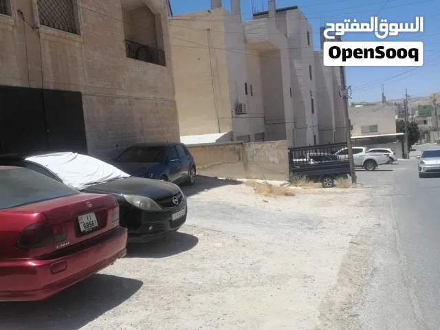شقه طابق ثالث غرفتين وصاله ومطبخ وحمامين تصلح العائله صغيره عرسان