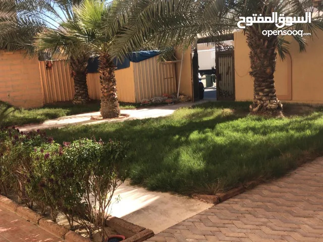 1500 m2 More than 6 bedrooms Townhouse for Rent in Al Ahmadi Hadiya