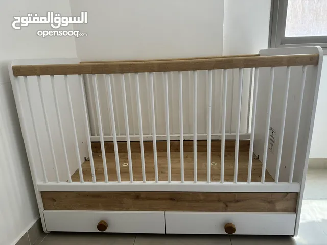 للبيع سرير أطفال منذ الولادة لعمر 4 سنوات ماركة cilerk , متين و قوي و يوجد به ادراج تخيزين في الاسفل