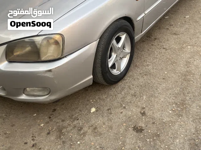 2000, هيونداي, فيرنا, Standard