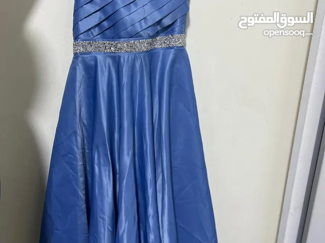 فساتين مستعمله للبيع