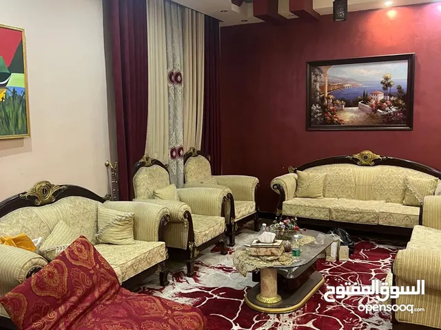 235 m2 5 Bedrooms Townhouse for Sale in Basra Khadra'a