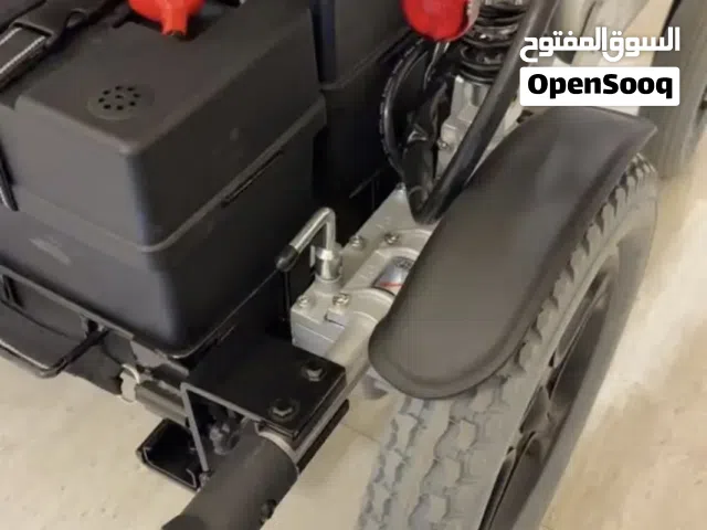 كرسي متحرك على السوم