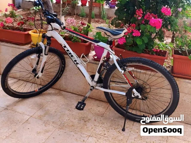 دراجة هوائية احترافية نوع TREK MARLIN  صناعة امريكية مقاس الجنط 26 والفريم لارج
