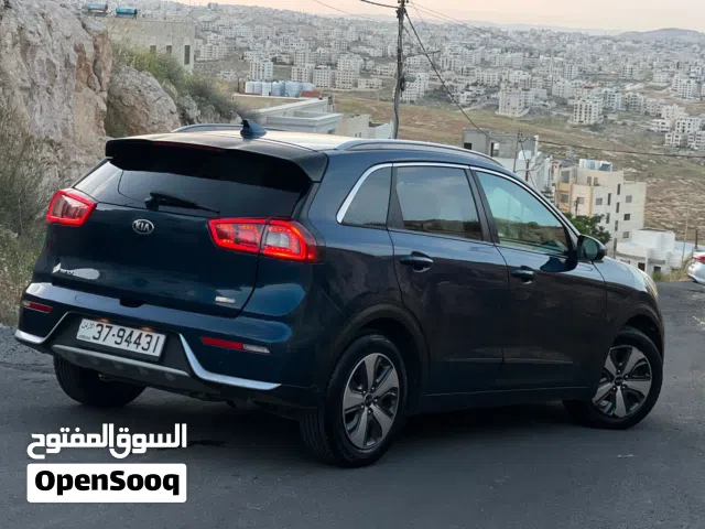 2018 كيا نيرو Standard