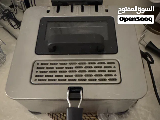 قلايه نظيفه وممتازه مع أغراضها بالكيس الأغراض براند قوي واصلي واستعمال خفيف ومافيها اي خرابات