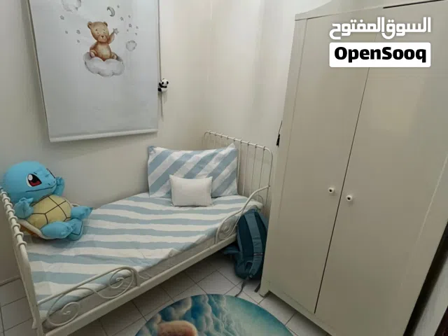 سرير اطفال من ايكيا مع خزانته والبرداي