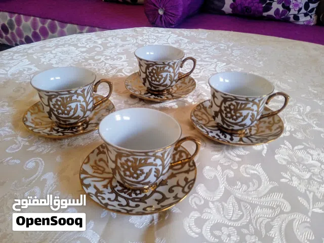 4 فناجين القهوة كبار بالطباسل ديالهم من البورسلين الحر مطلي بماء الذهب للمطبخ