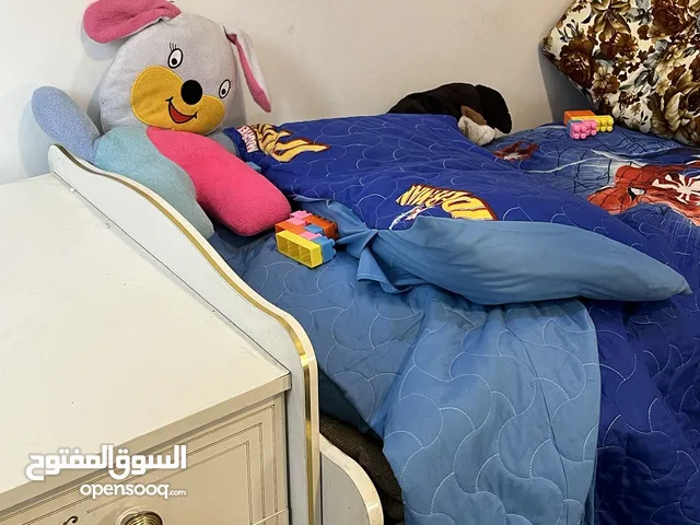 سرير طفل مع ملحق