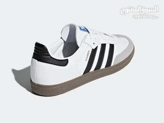 White Sport Shoes in Al Riyadh