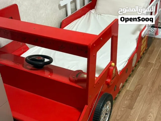 سرير نوم ولادي على شكل سياره