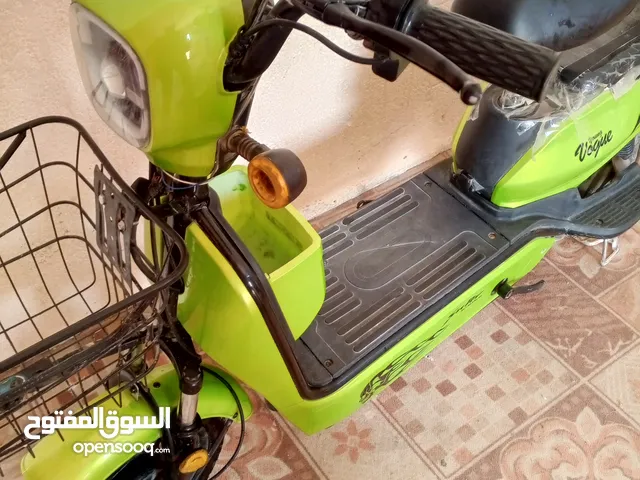 دراجه شحن الحجم 14 اربع بطاريات استعمال قليل